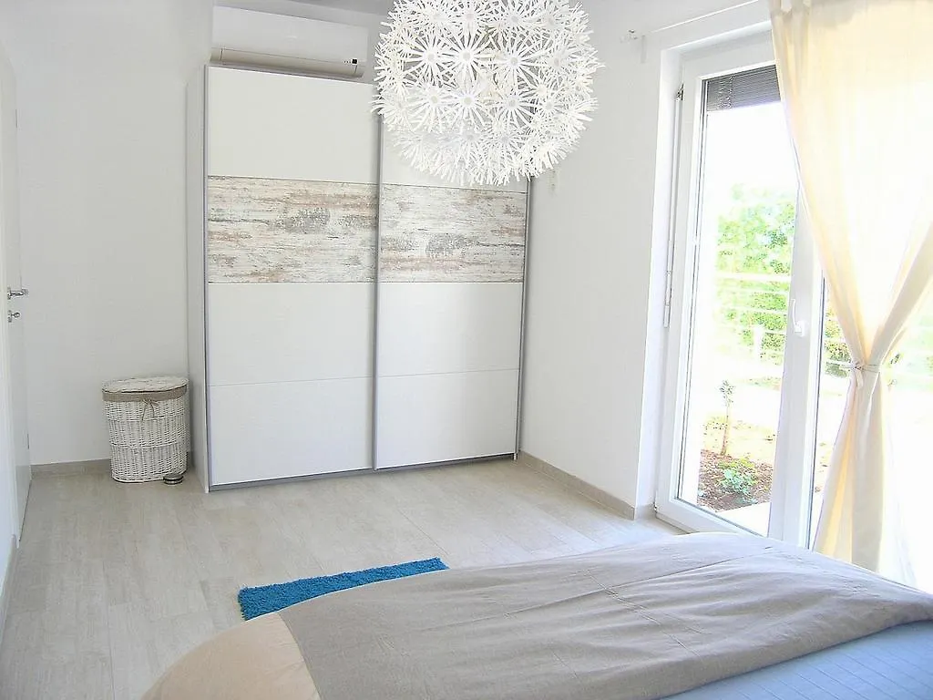 Apartment Vita Maris Pinezici  0*, Pinezici (Krk)